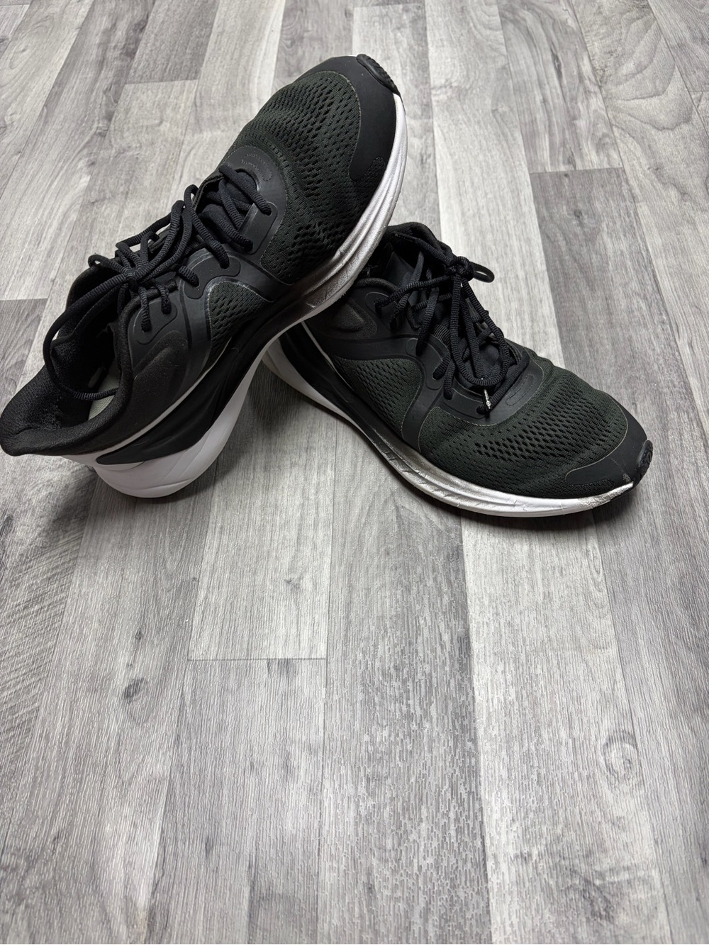 lululemon athletica Men's Black Athletic Running Shoes